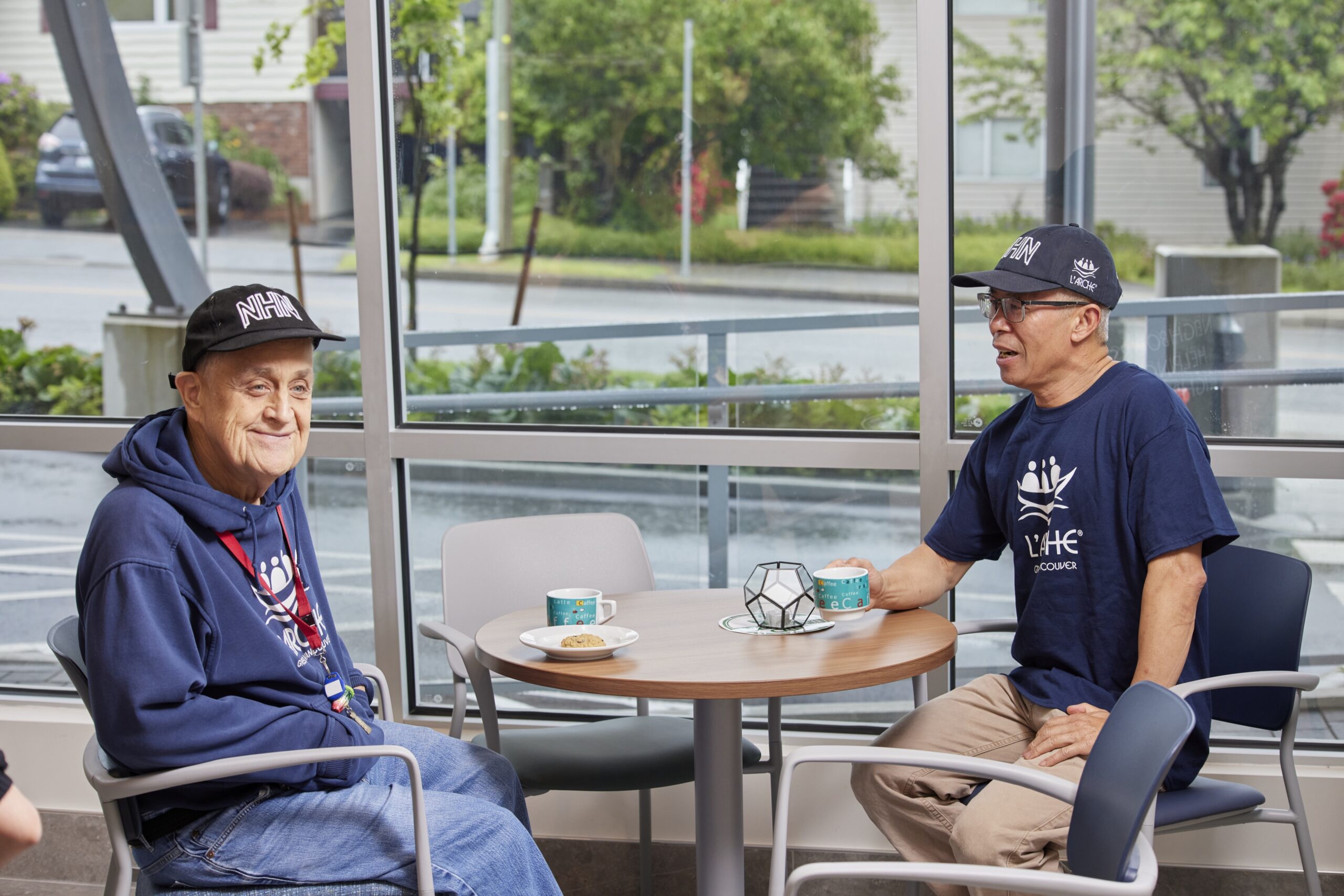 LGV 0525_6127 Two men interacting and smiling at a table