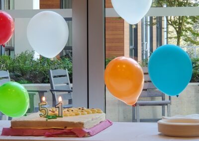 Ballons and cake